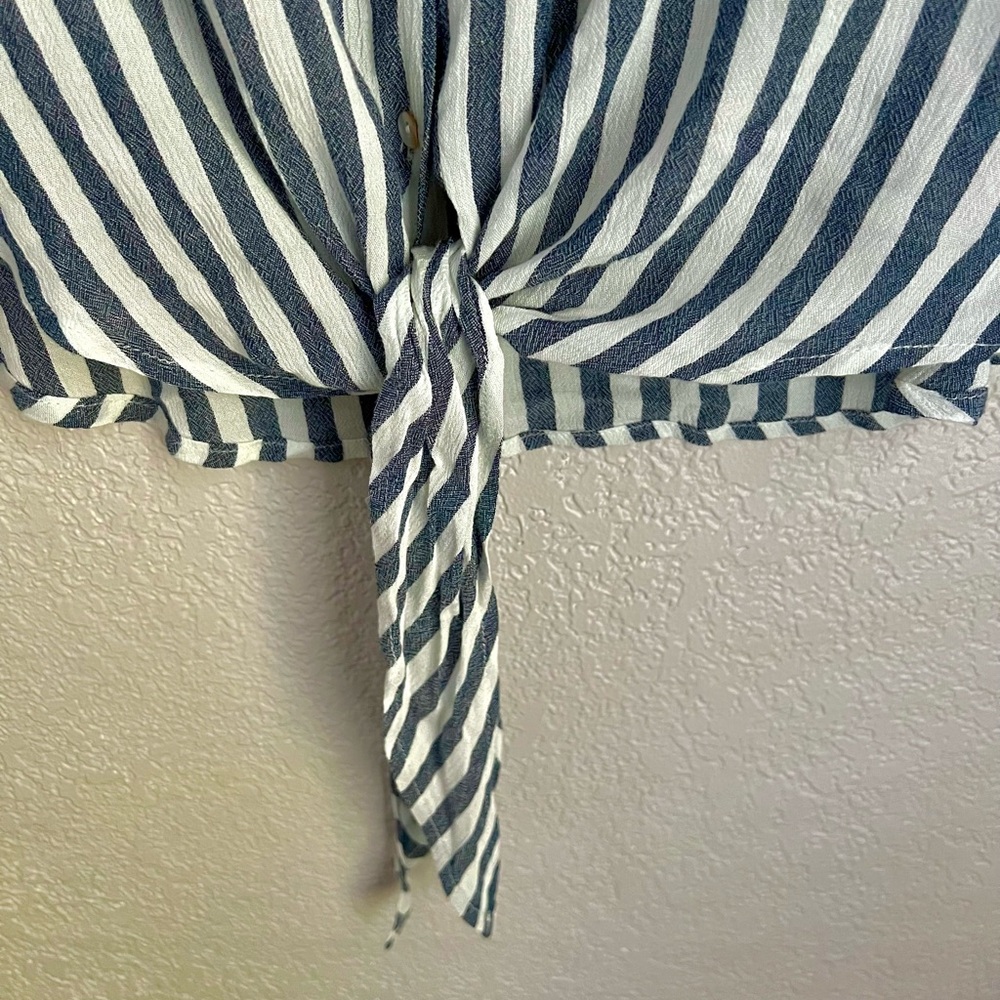 Lulu’s Blue White Stripes Front tie Short sleeves Preppy Casual Blouse Tops L - Picture 5 of 5